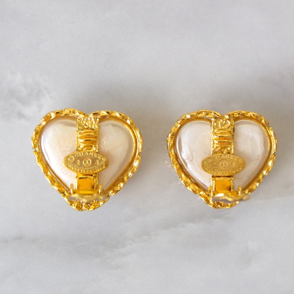 Chanel Vintage S/S1992 Pearl Heart Gold Collection 28 Clip Earrings Brooch Set - Picture 10 of 13